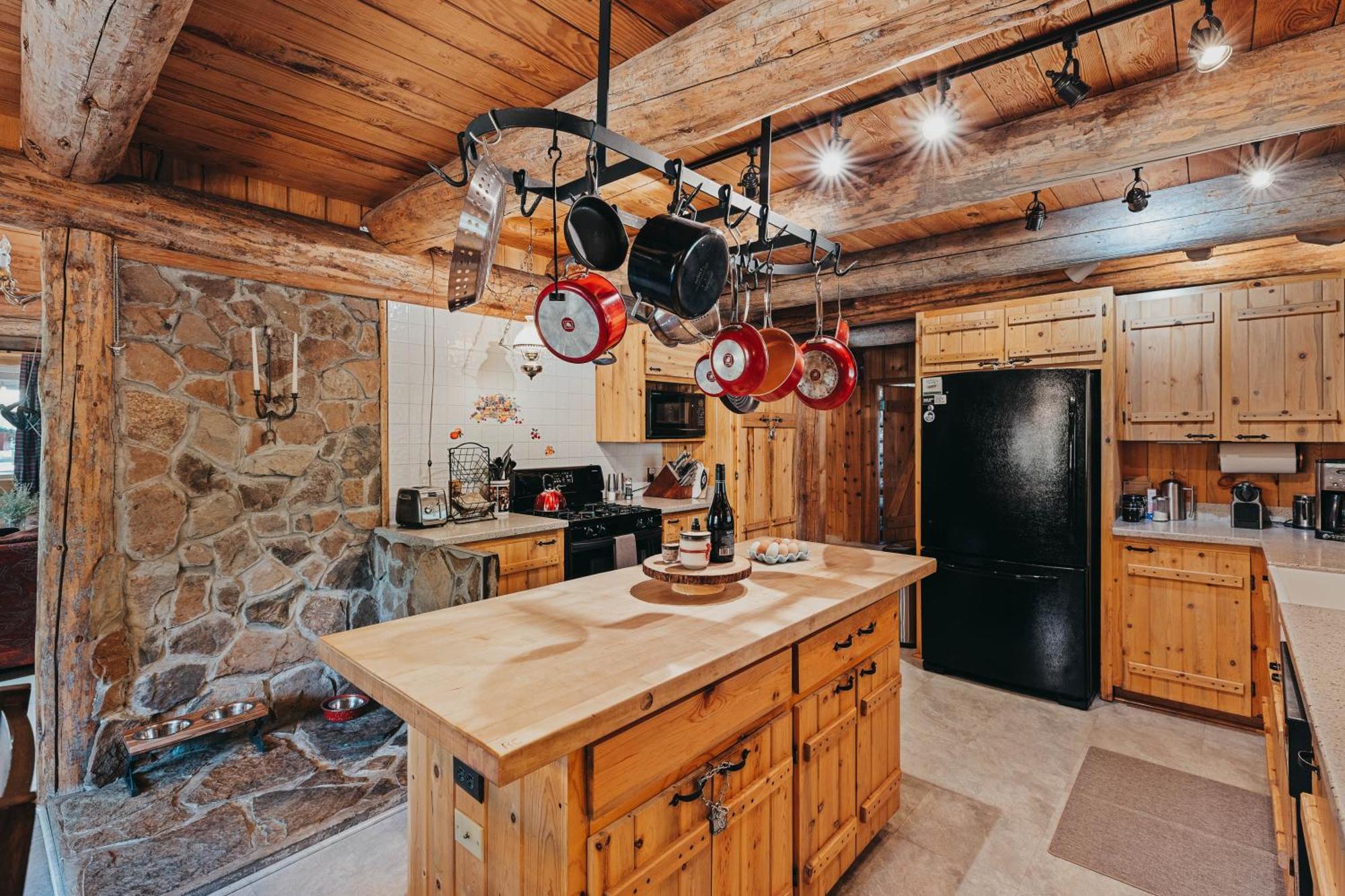 Beautiful Log Home Outside Of 西斯特斯 外观 照片